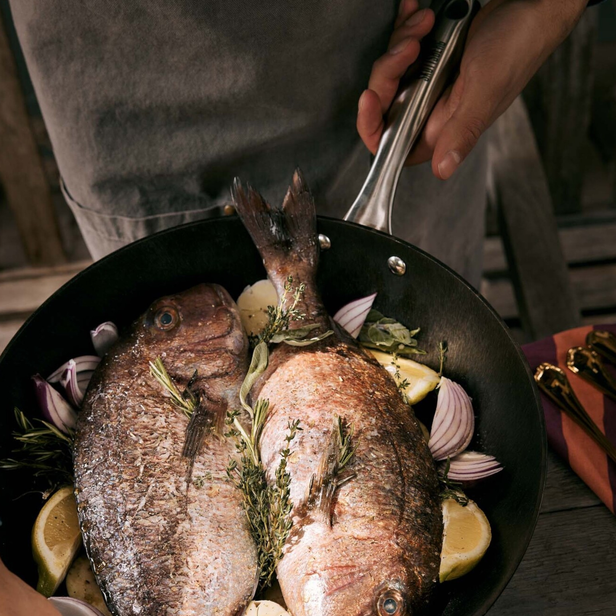 Skottsberg Wok Cast Iron Ambiente 2