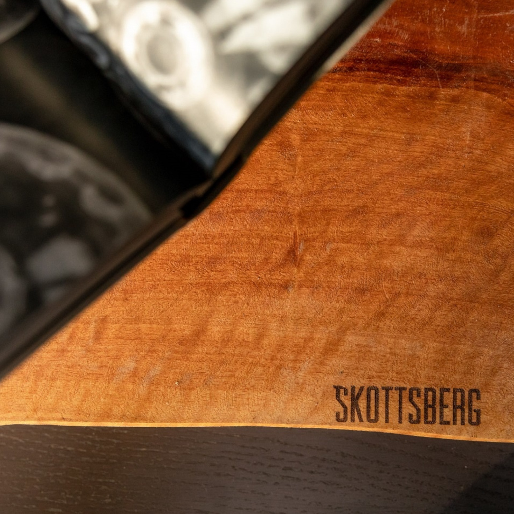 Skottsberg Servierbrett Wood Works 80x25 cm Logo