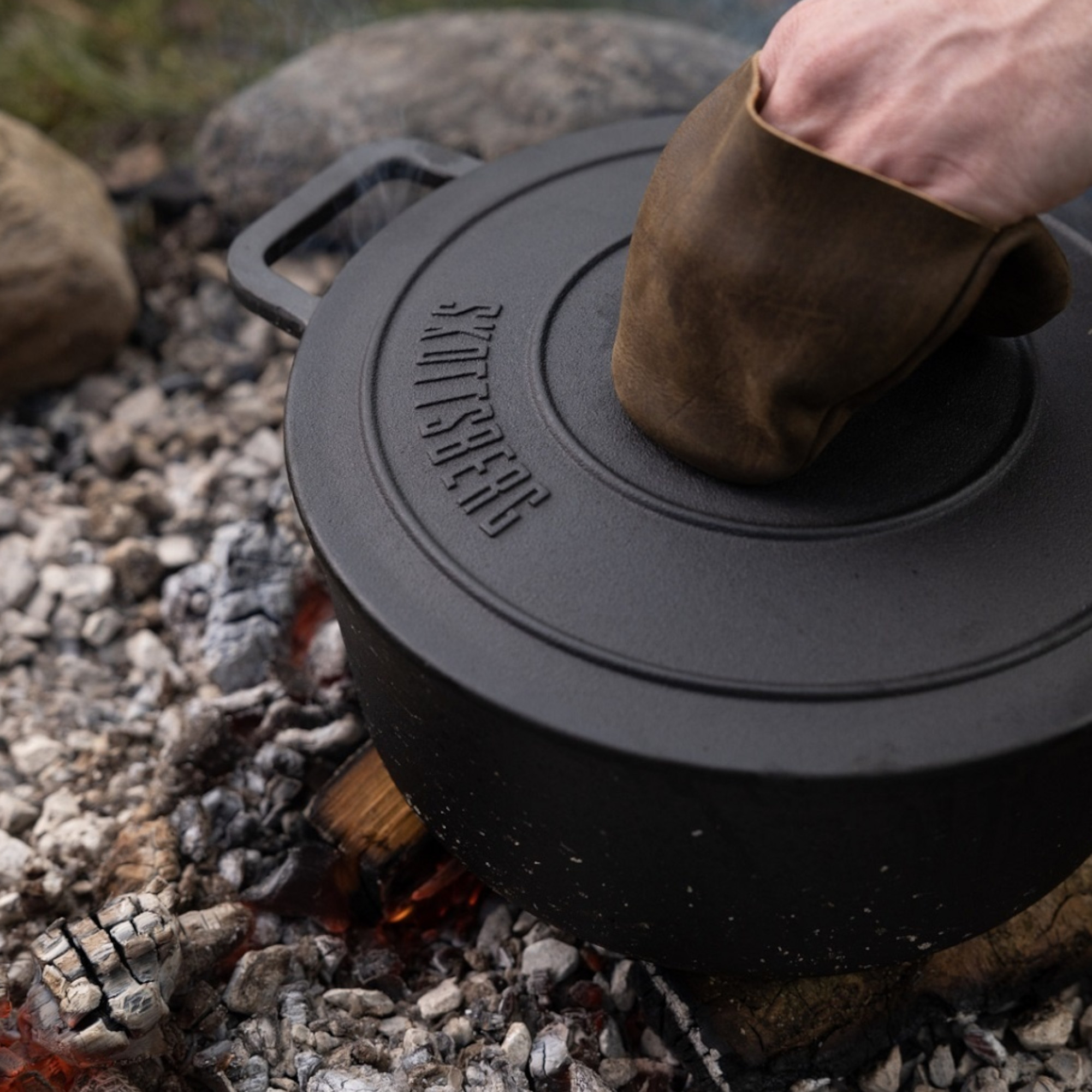 Detailaufnahme der Skottsberg Topfhandschuhe aus echtem Leder
