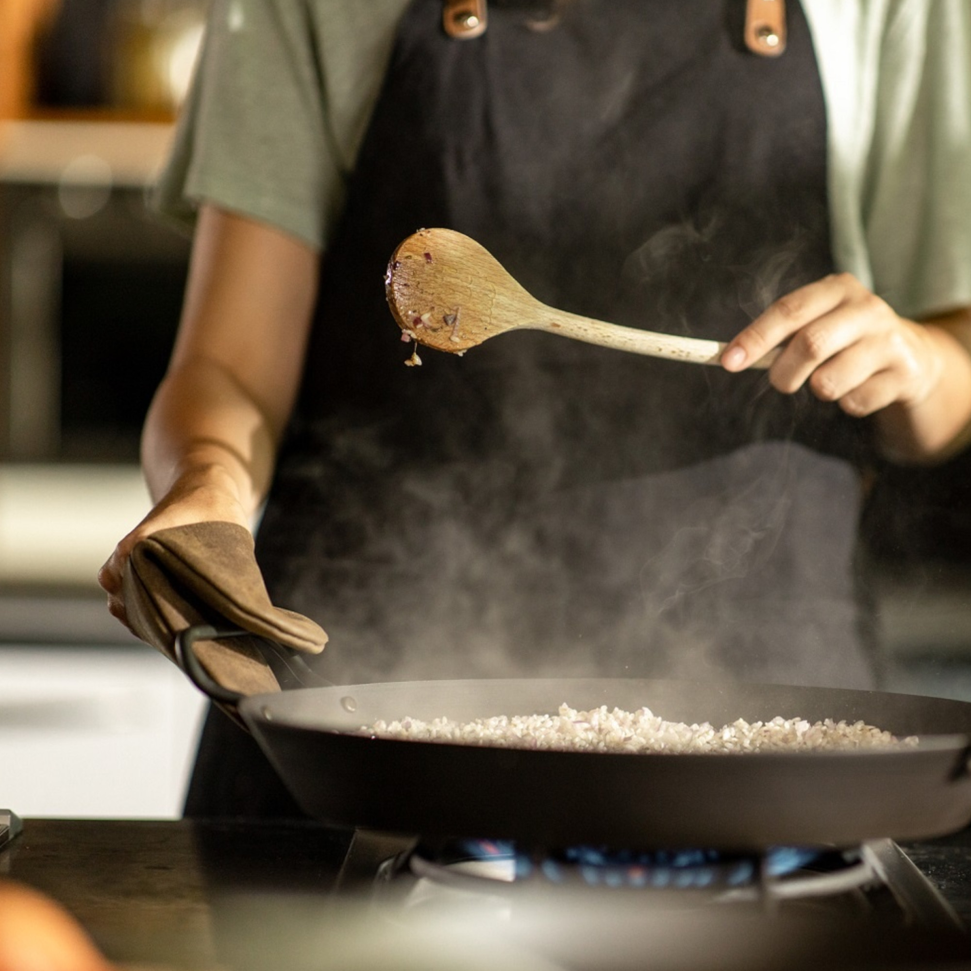 Universelle Größe der Skottsberg Leder-Topfhandschuhe im Einsatz