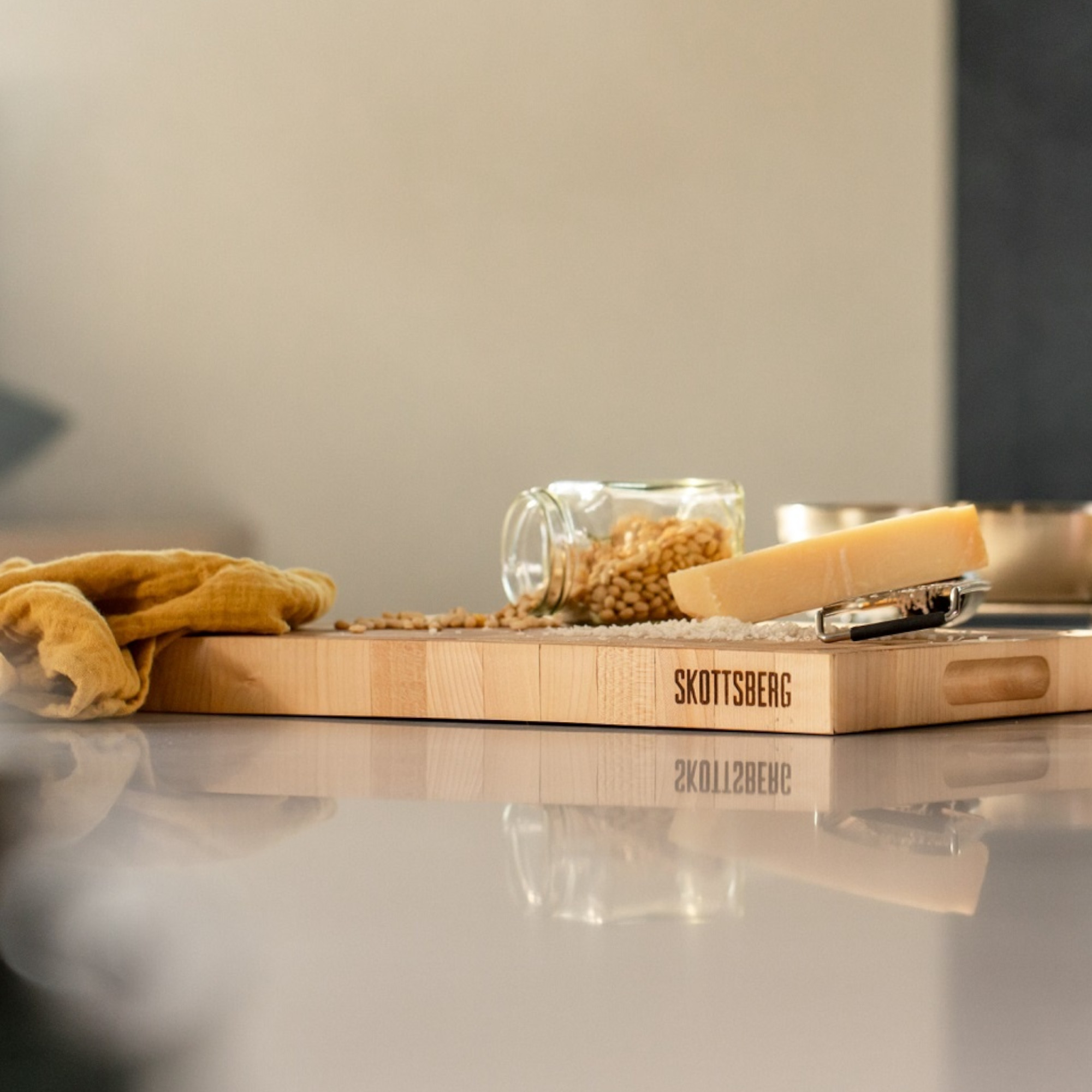 Detailaufnahme der Holzmaserung des Skottsberg Schneidebretts